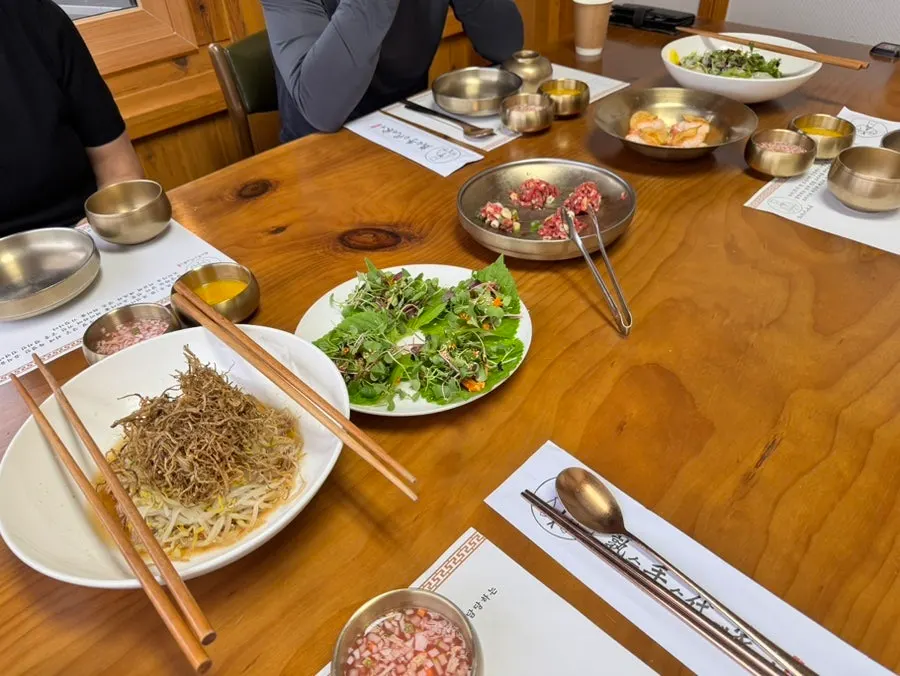 Pumpkin porridge and dongchimi starters