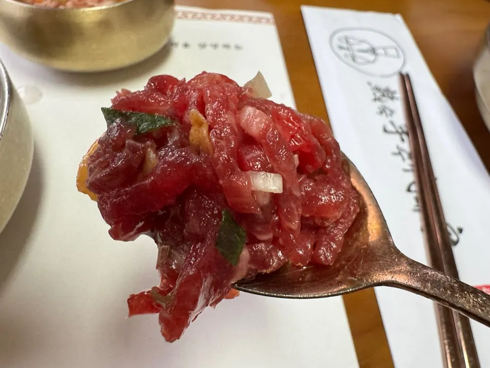 Korean beef yukhoe dish