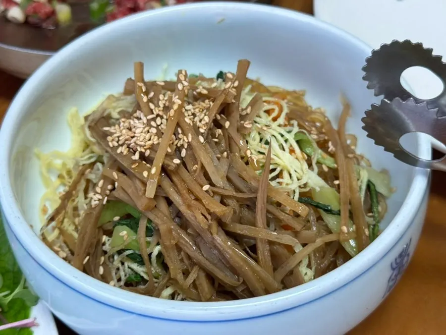 Hot dish spread from the set meal