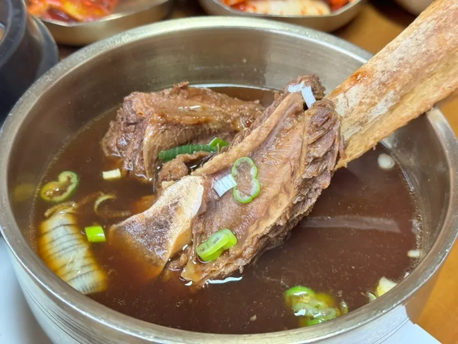 Hot pot rice and braised short rib meal
