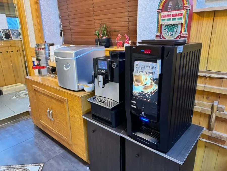 Takeout coffee corner