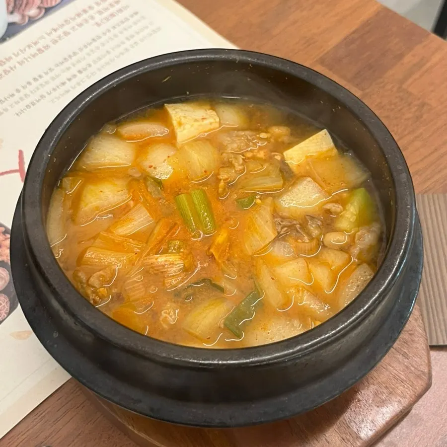 돼지갈비와 함께 주문한 시원한 물냉면