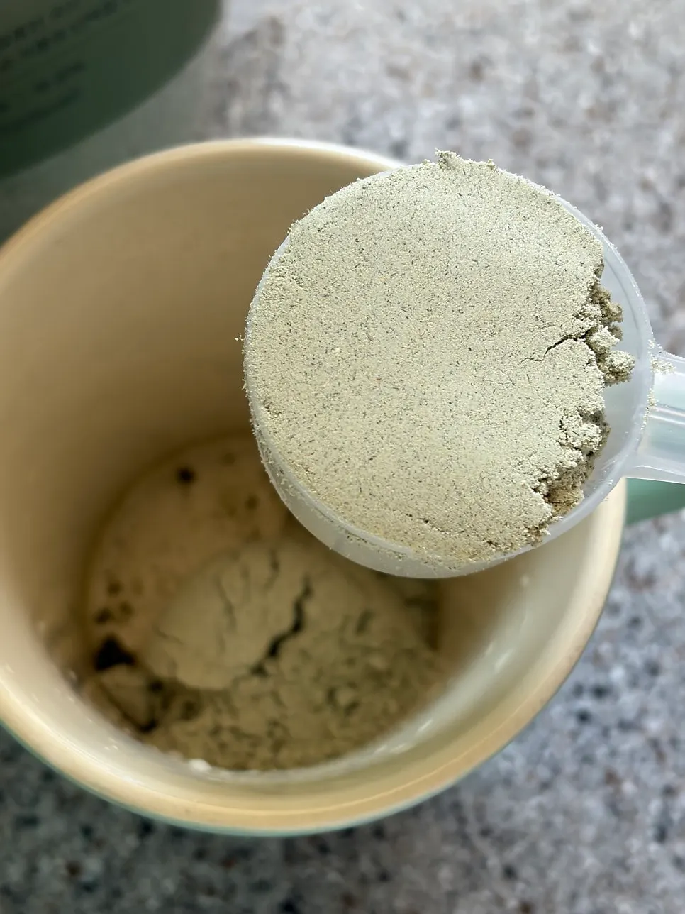 Front of the mugwort soy milk powder pouch packaging
