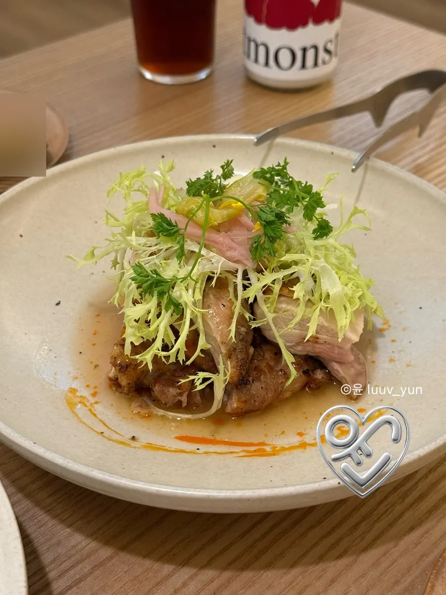 Cross-section of the sliced grilled chicken thigh