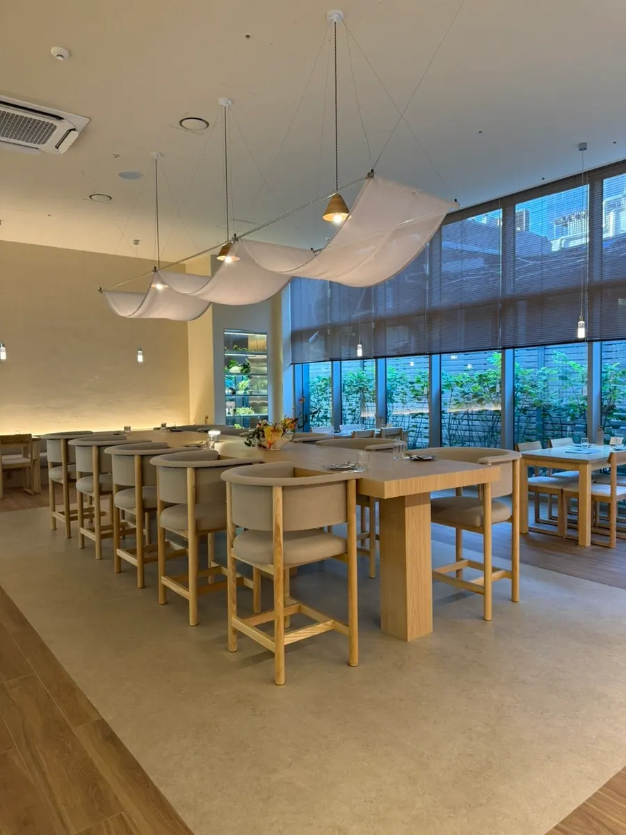 Atmosphere of the dining space at Pyu Euljiro