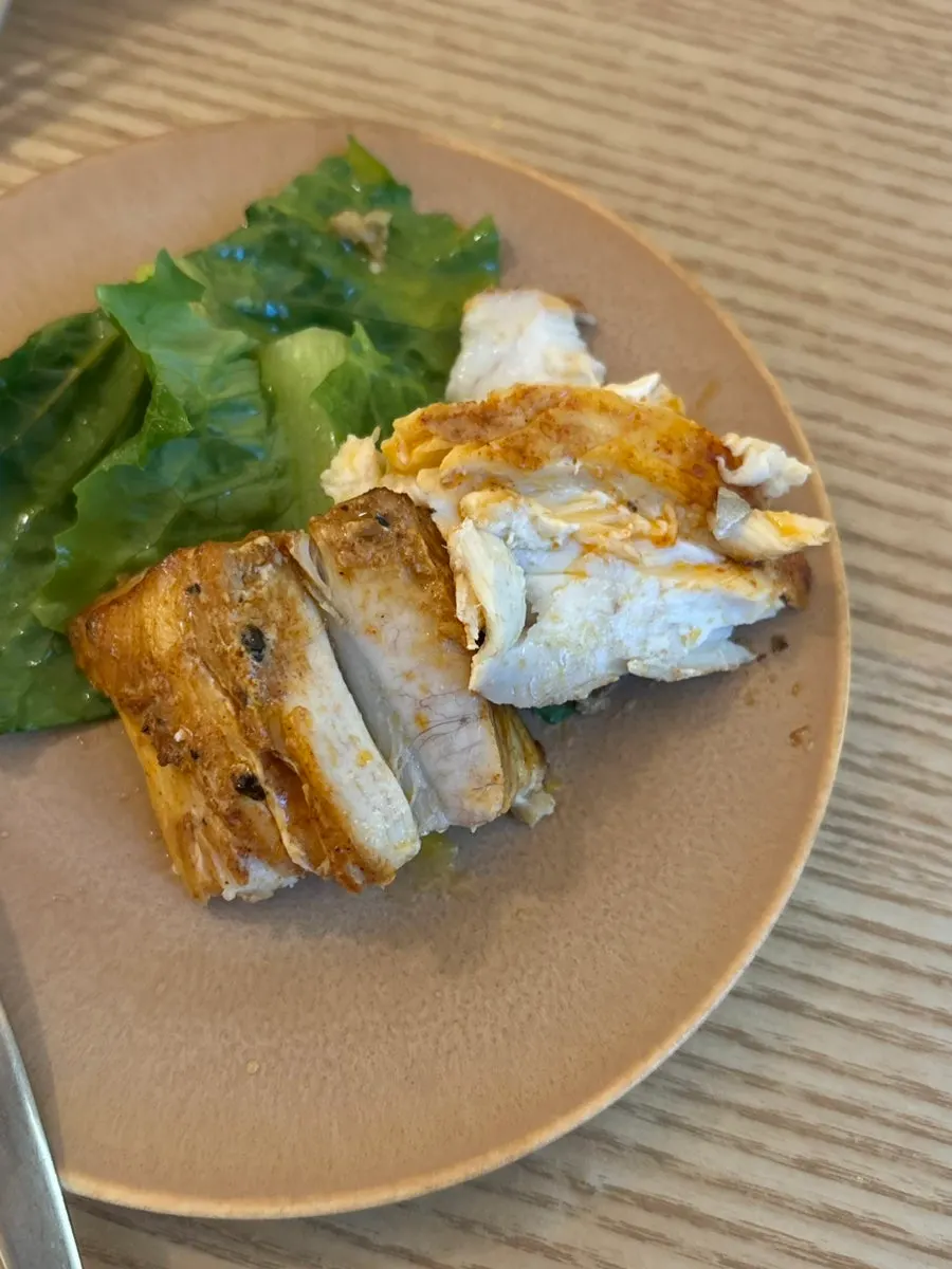 Spicy oil pasta noodles with mackerel flesh