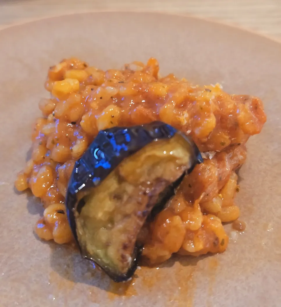 가지가 들어간 토마토 리조또 클로즈업
