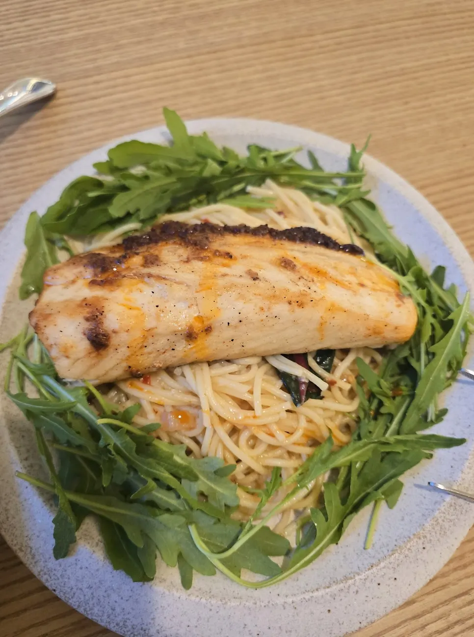 리조또 한 스푼 떠올린 모습