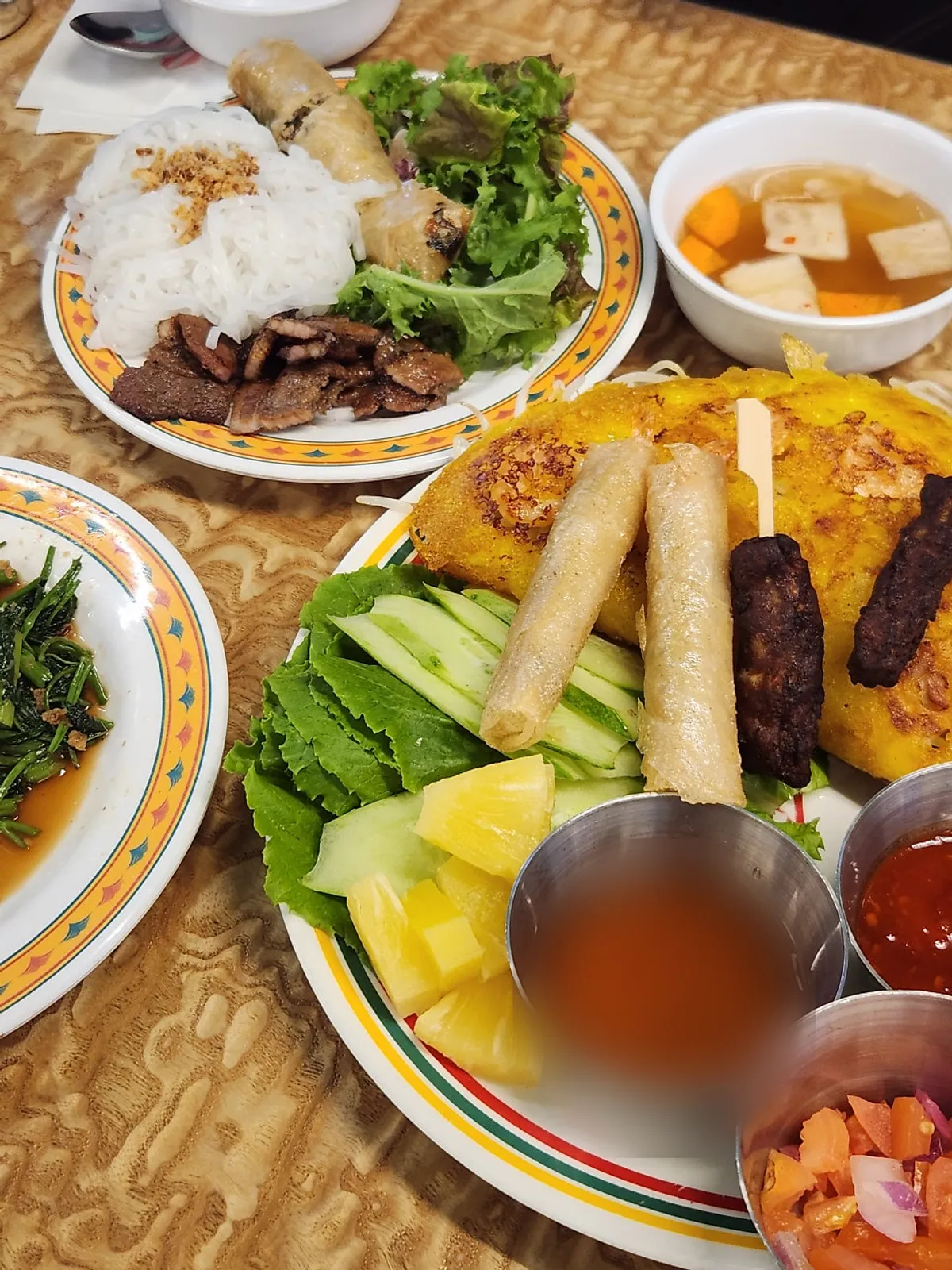 면과 육수를 함께 내주는 쌀국수 1회 리필