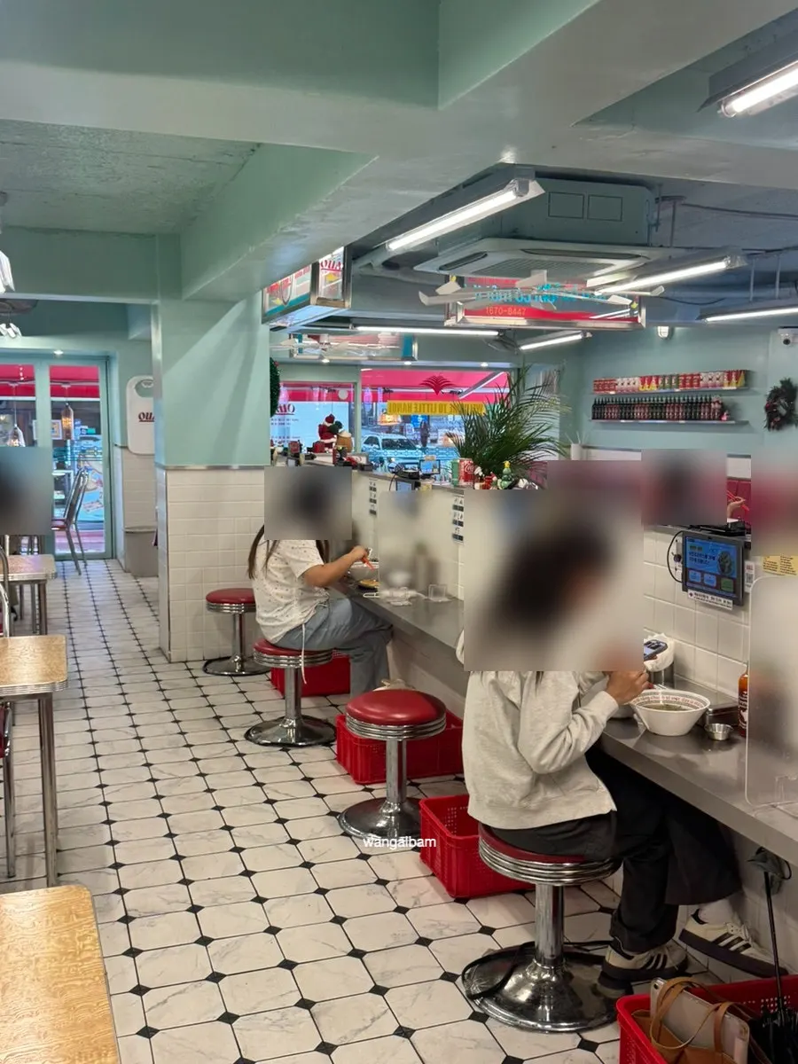 꾸아 이대점 바테이블 자리