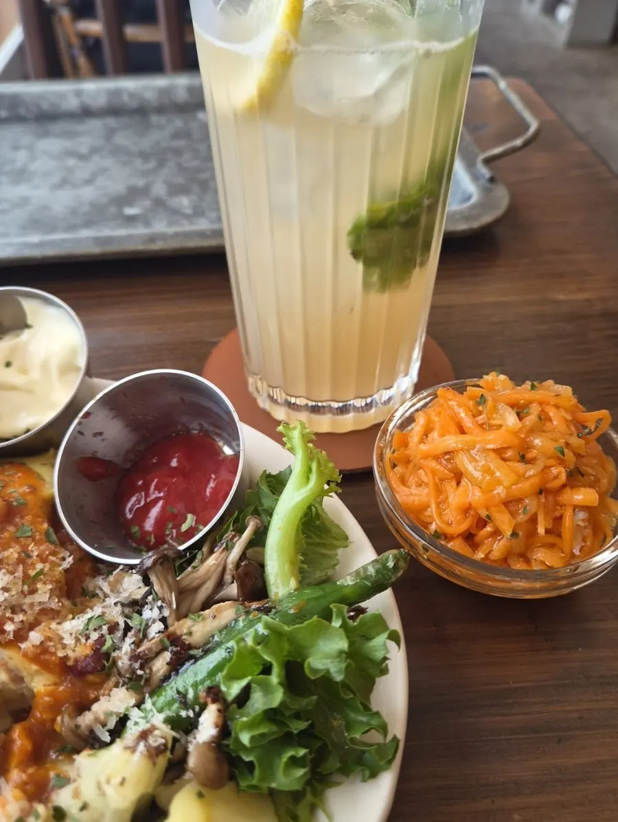 Side dish of Que Sera's carrot rapé