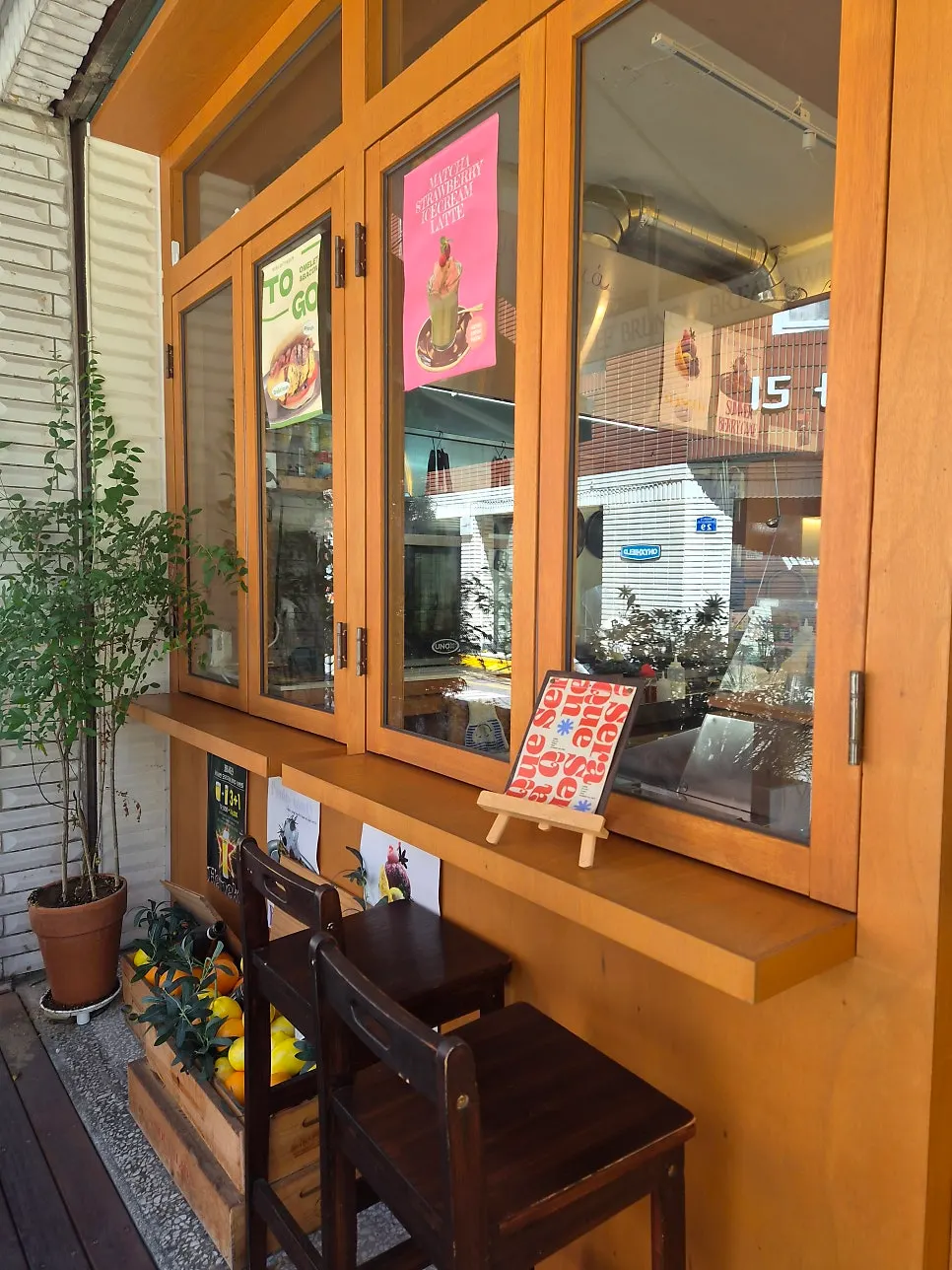 Interior view of the Que Sera restaurant