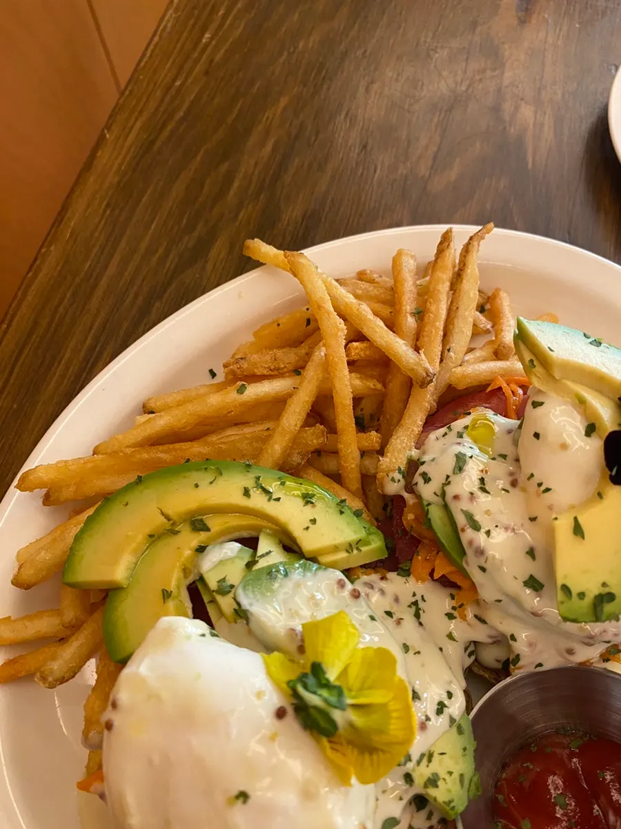 Sandwich plate served with fries