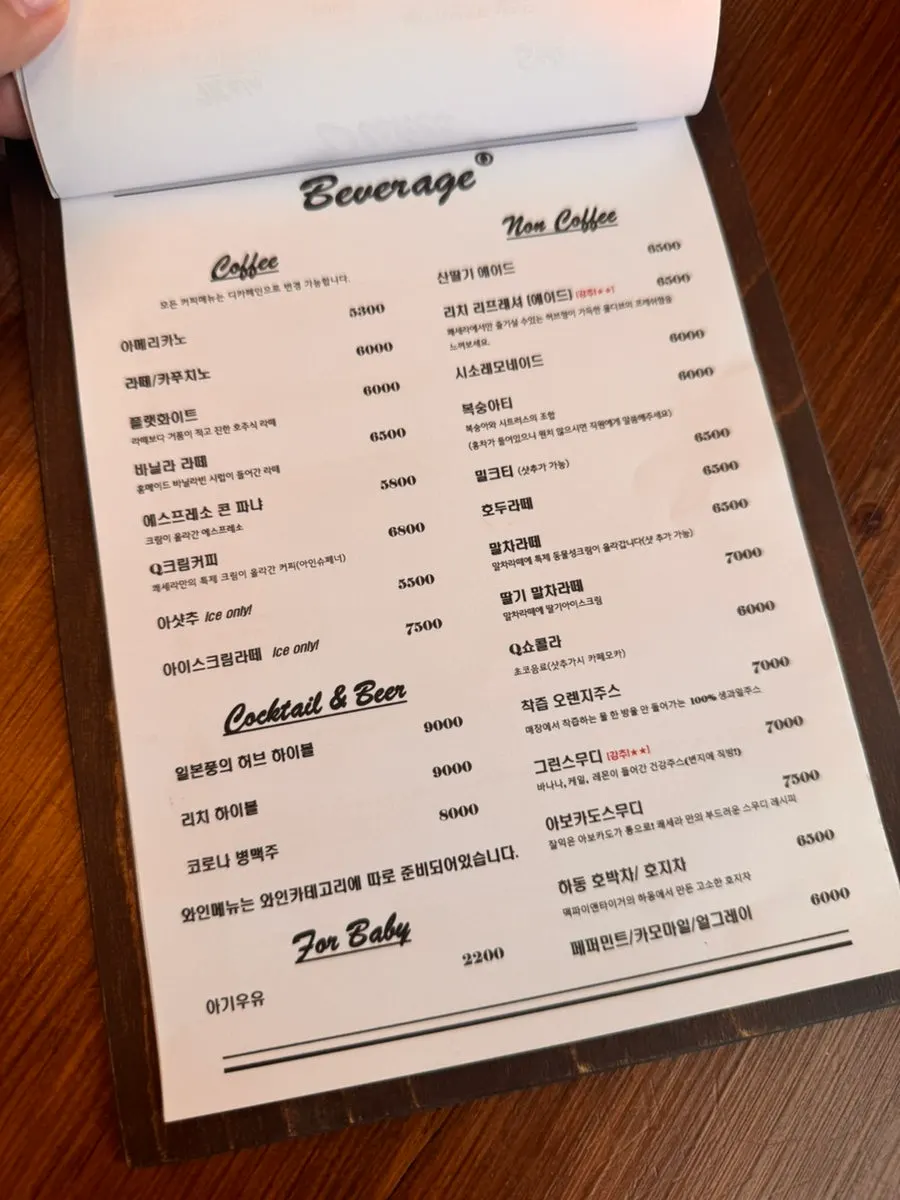Que Sera's menu board listing open sandwiches and pasta