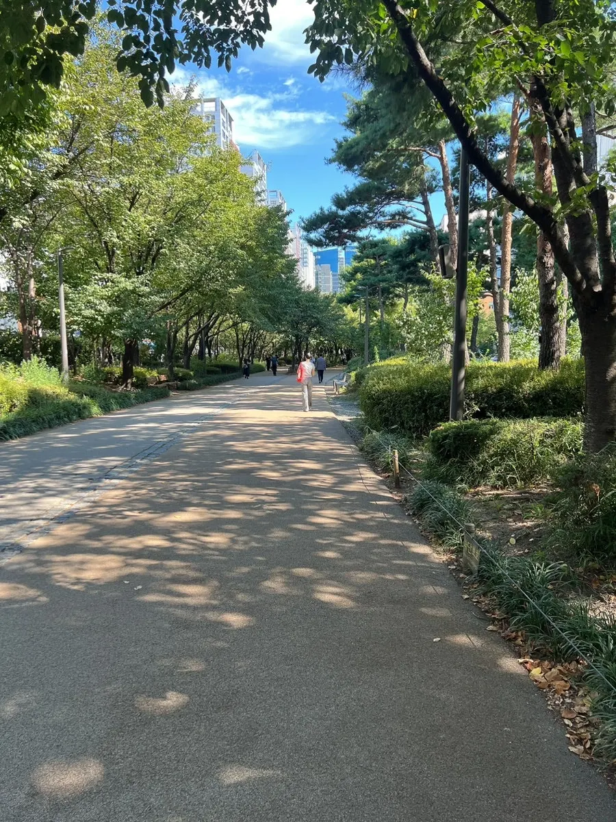경의선숲길 옆 수제버거집 쿼카바이트
