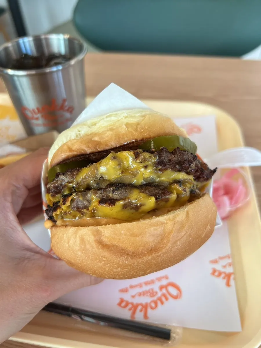 쿼카바이트 더블치즈버거 세트 한 상