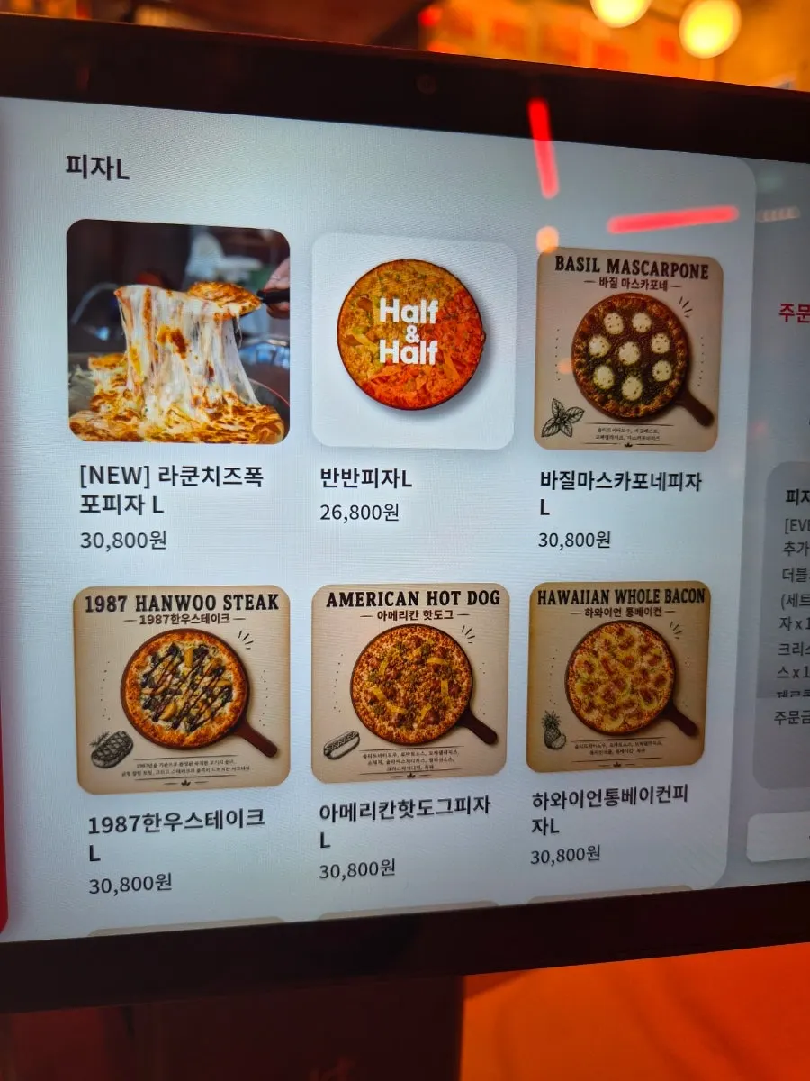 세 가지 메뉴를 나눠 먹은 테이블