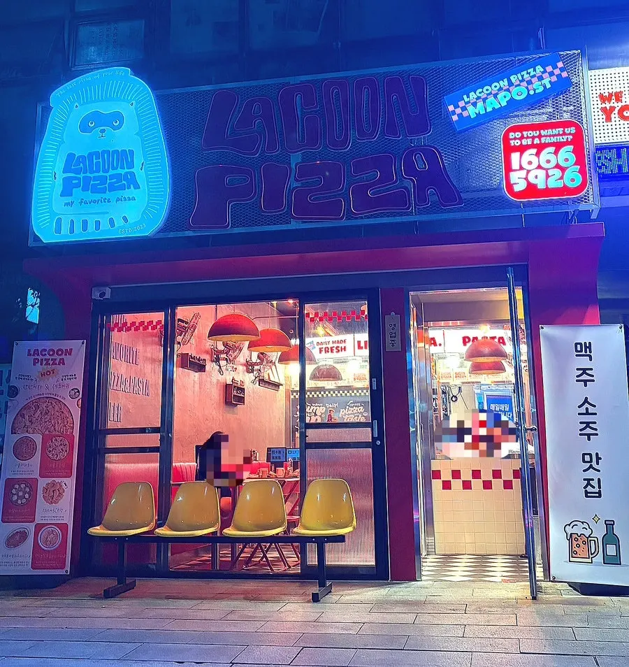라쿤피자 마포역점 외관