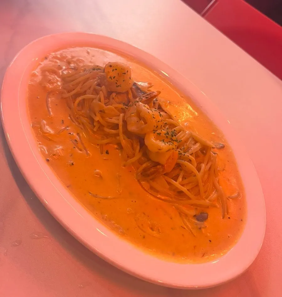 Shrimp rosé pasta topped with shrimp