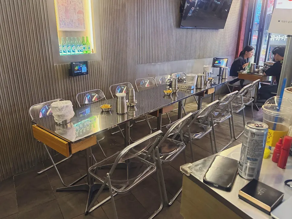 Full view of the retro-concept outdoor seating