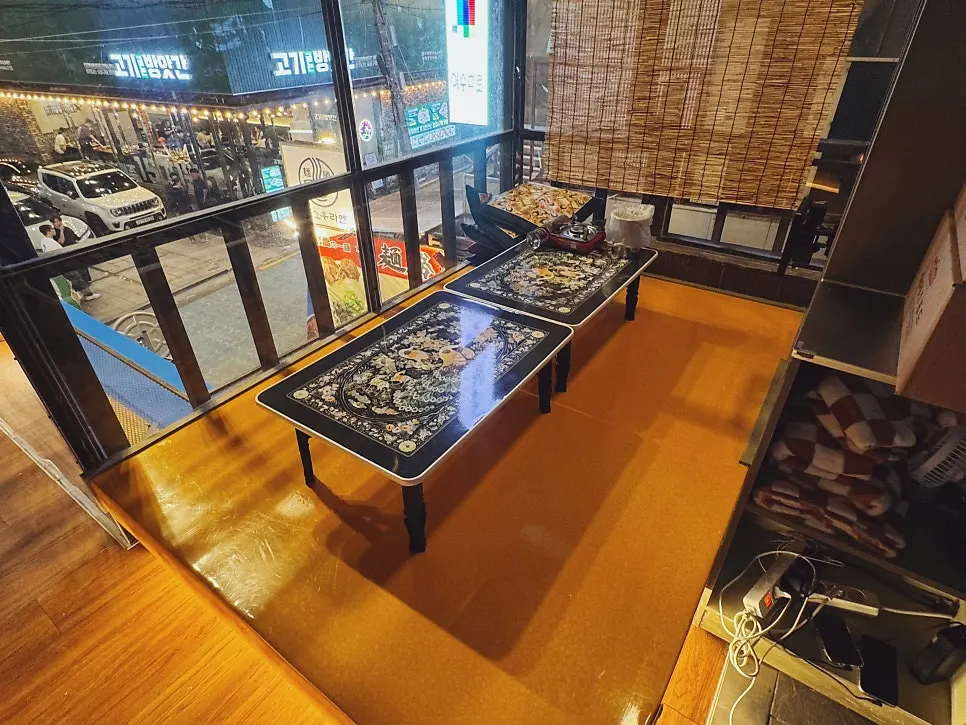 View of the ground-floor central group seating area
