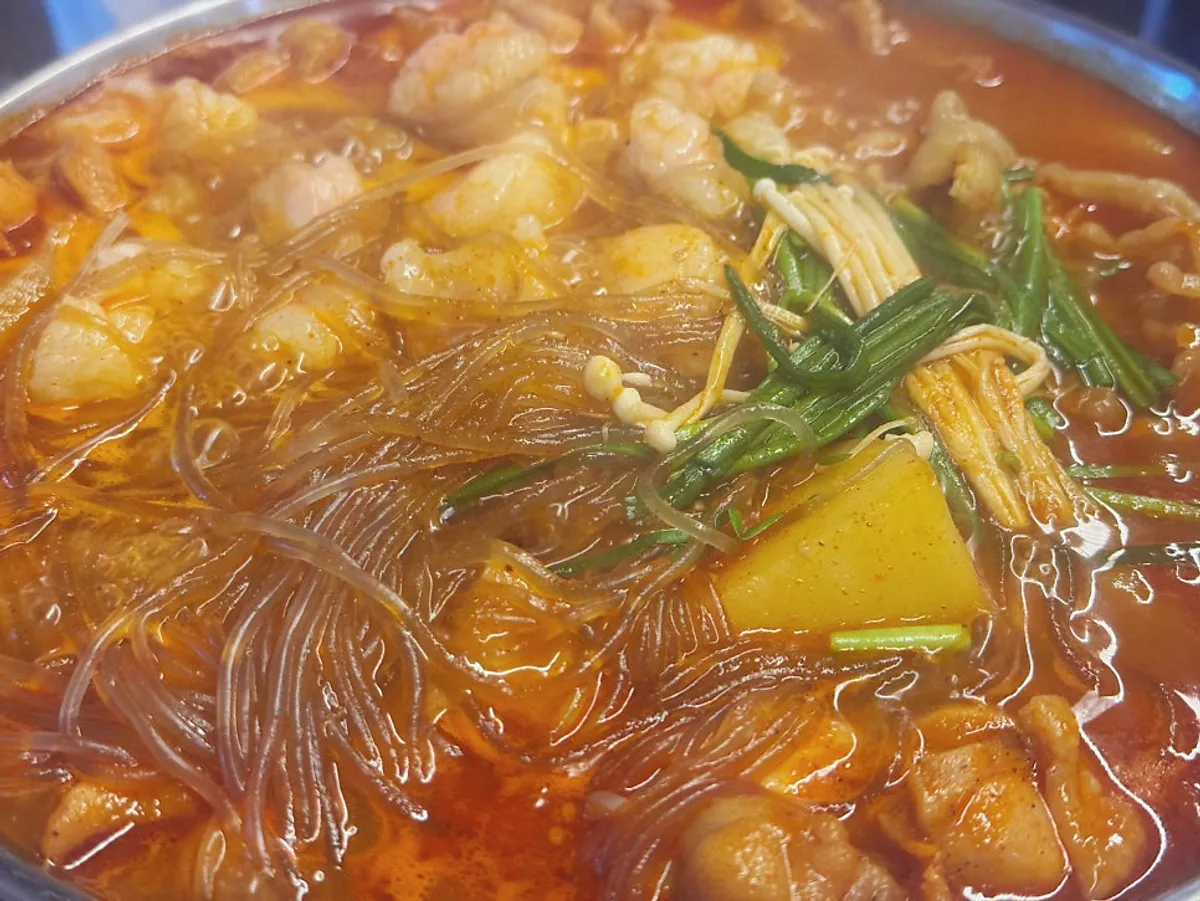 Pot full of dakbal-poomeun-gopdoritang
