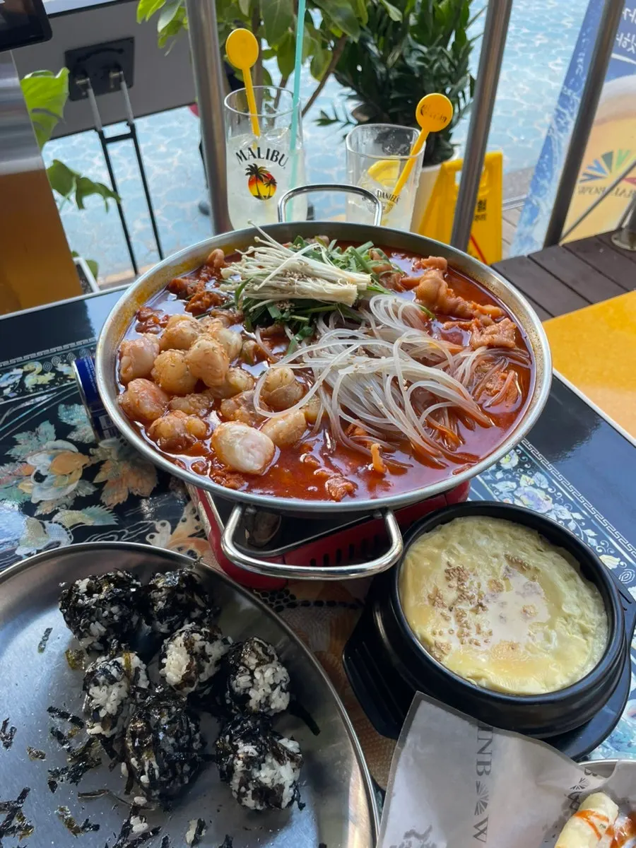 레인보우포차 이수점 레트로 분위기 매장