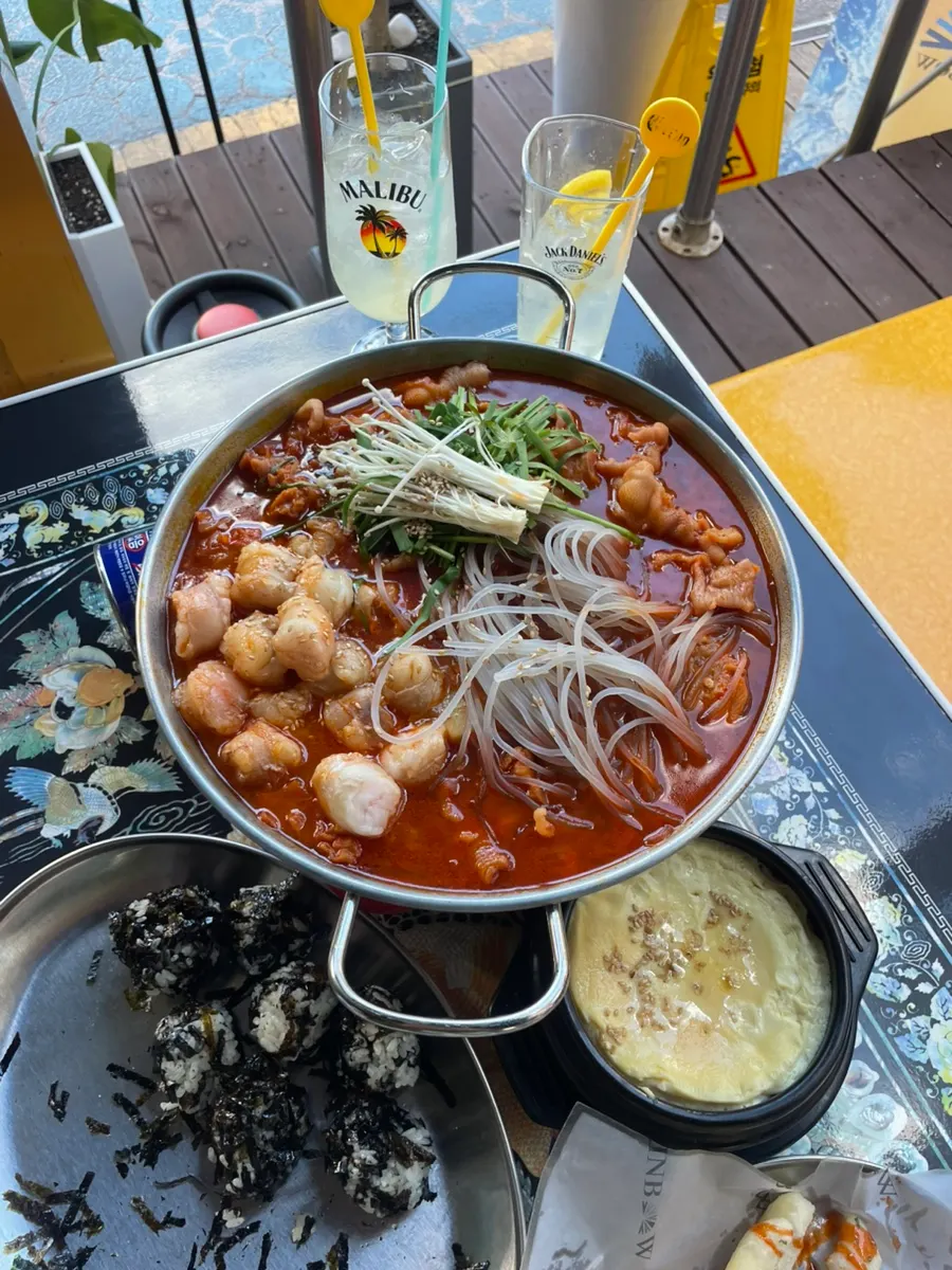 중간맛으로 주문한 매콤한 곱도리탕 국물