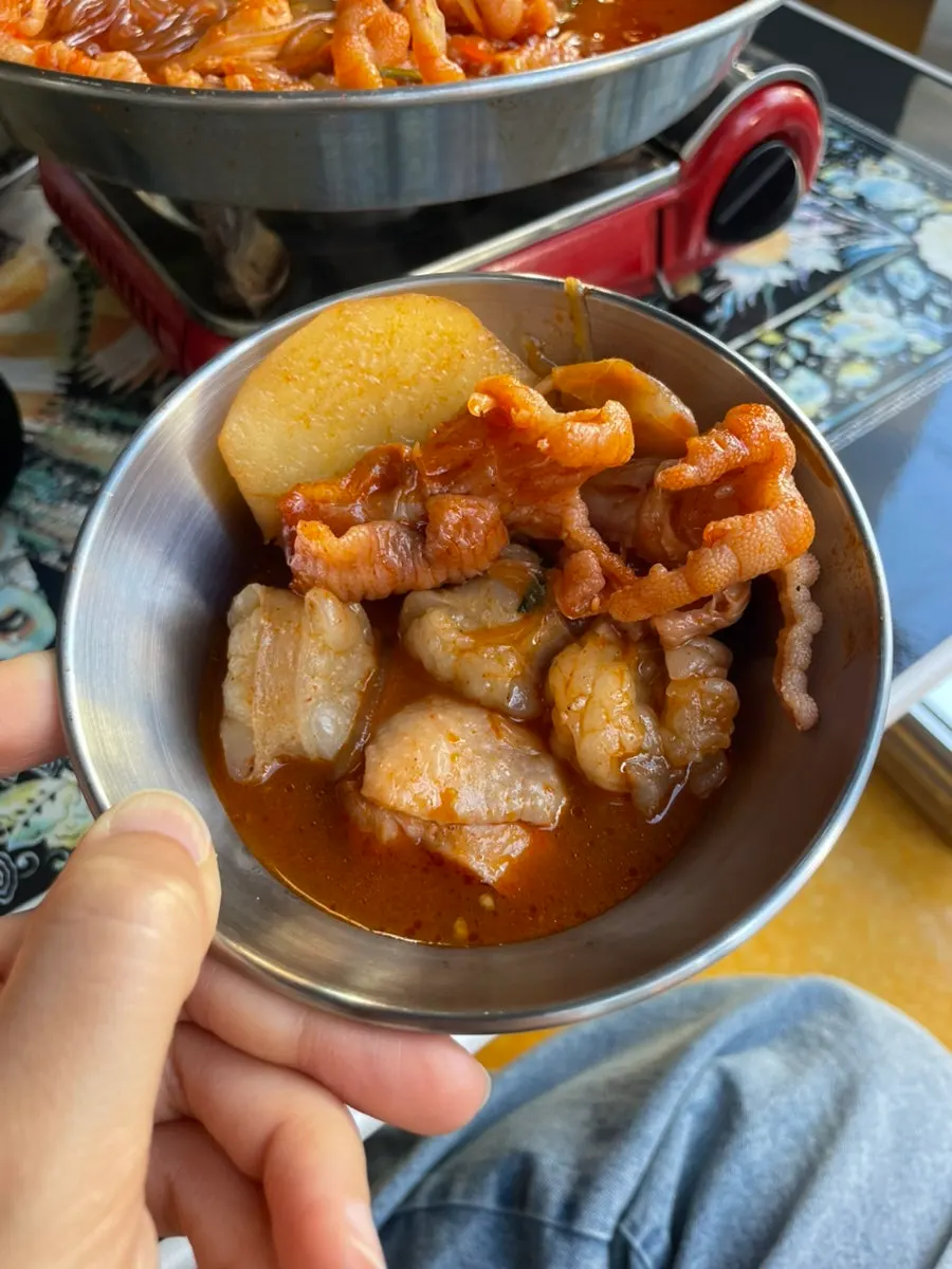 곱도리탕에 밥을 곁들인 한 상