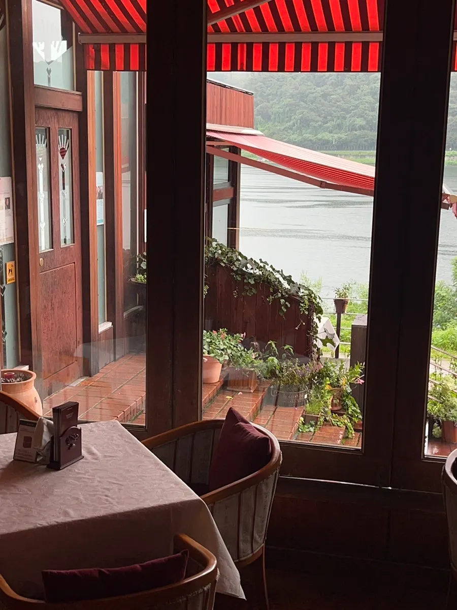 Café seat with a view of the Bukhan River through the window