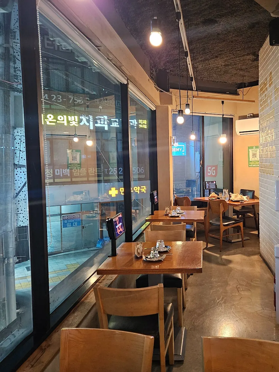 라마앤바바나 동성로본점 실내 세로 컷