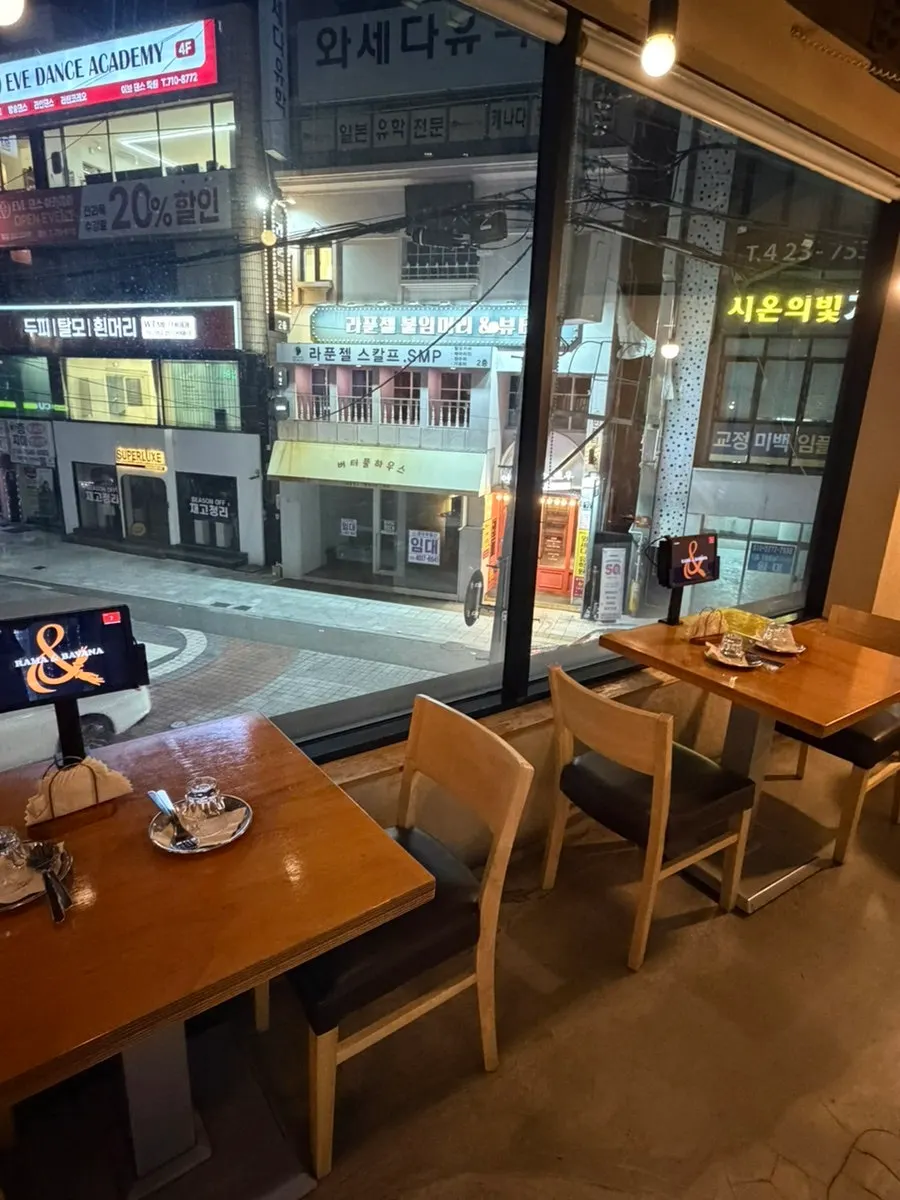 Window-side table that seats several people