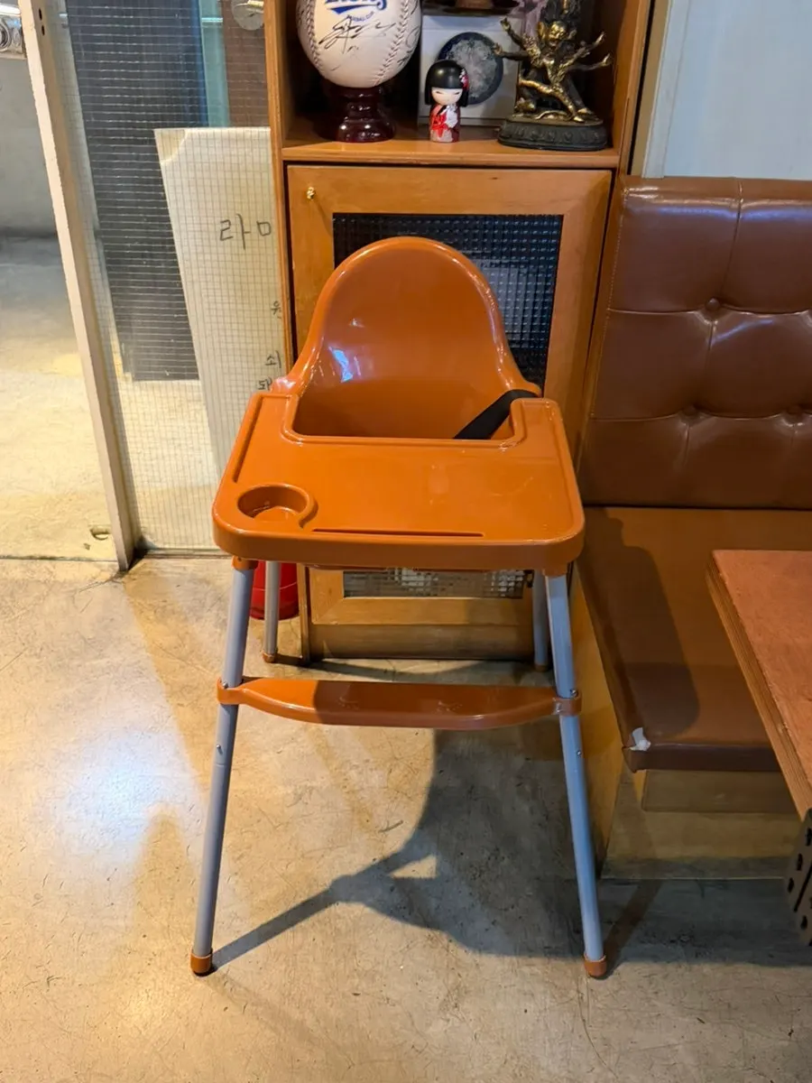 A baby chair set up in one corner of the restaurant