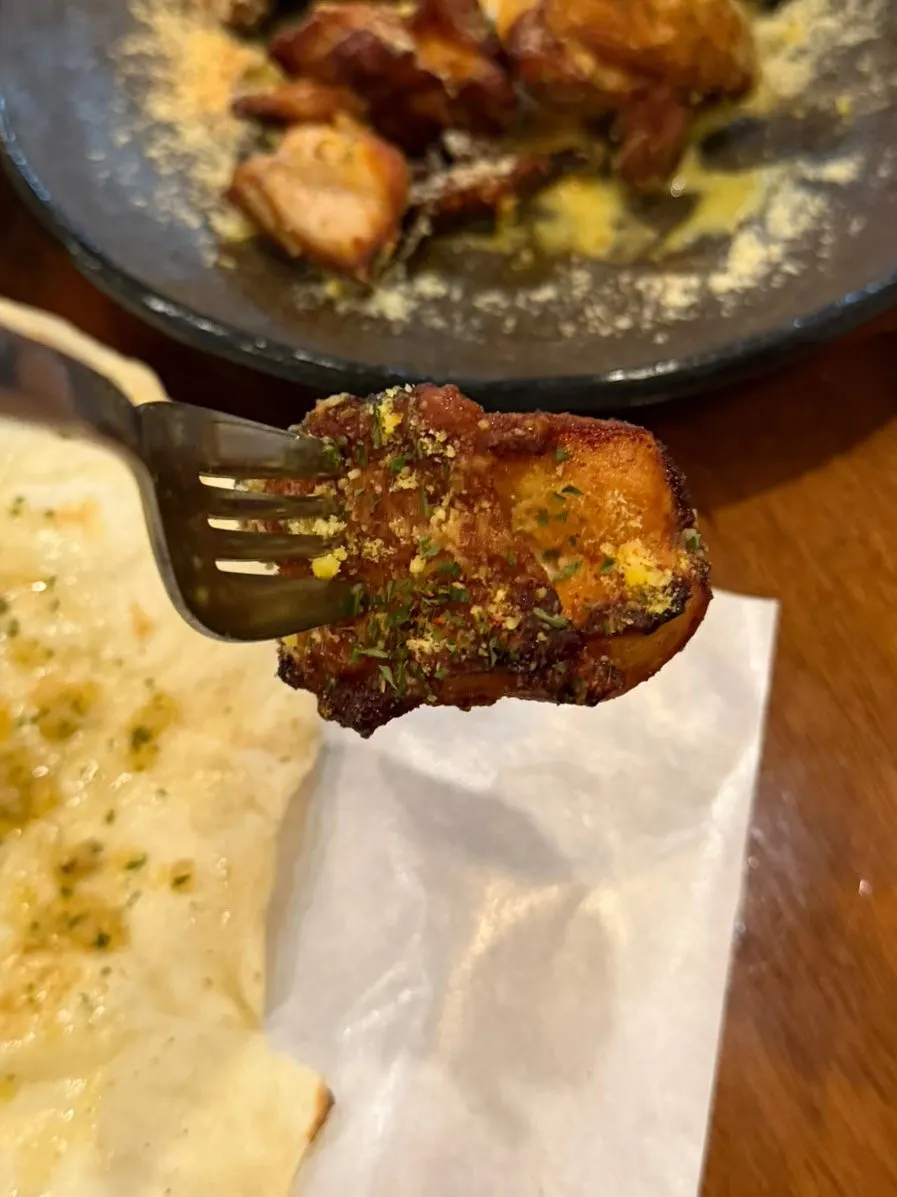 Tandoori cream chicken served with creamy sauce
