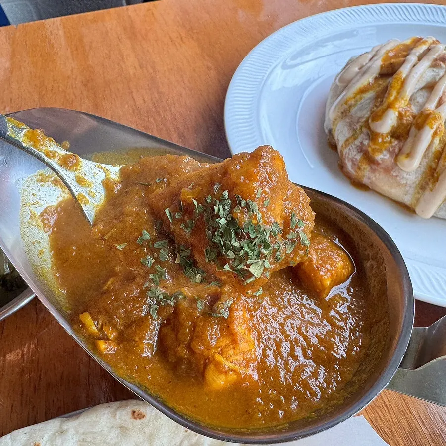 치킨커리와 밥 한 접시