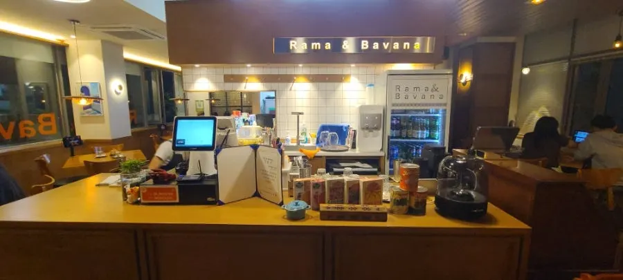 라마앤바바나 테이블 좌석