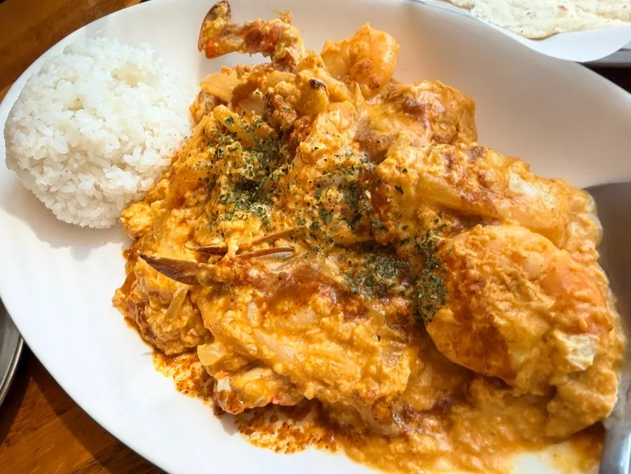 A plate of phad phong curry