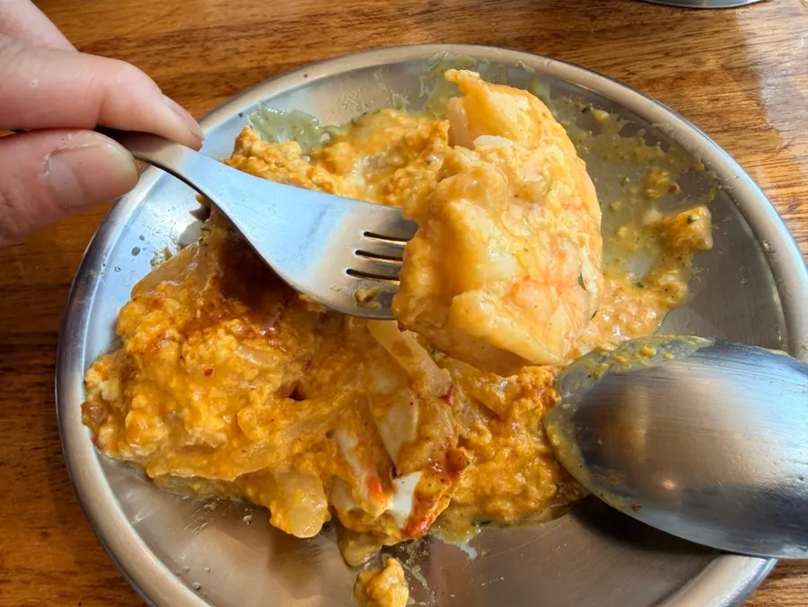 Rice topped with phad phong curry sauce