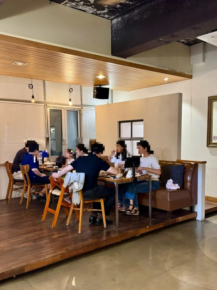 모임하기 좋은 넉넉한 좌석 공간