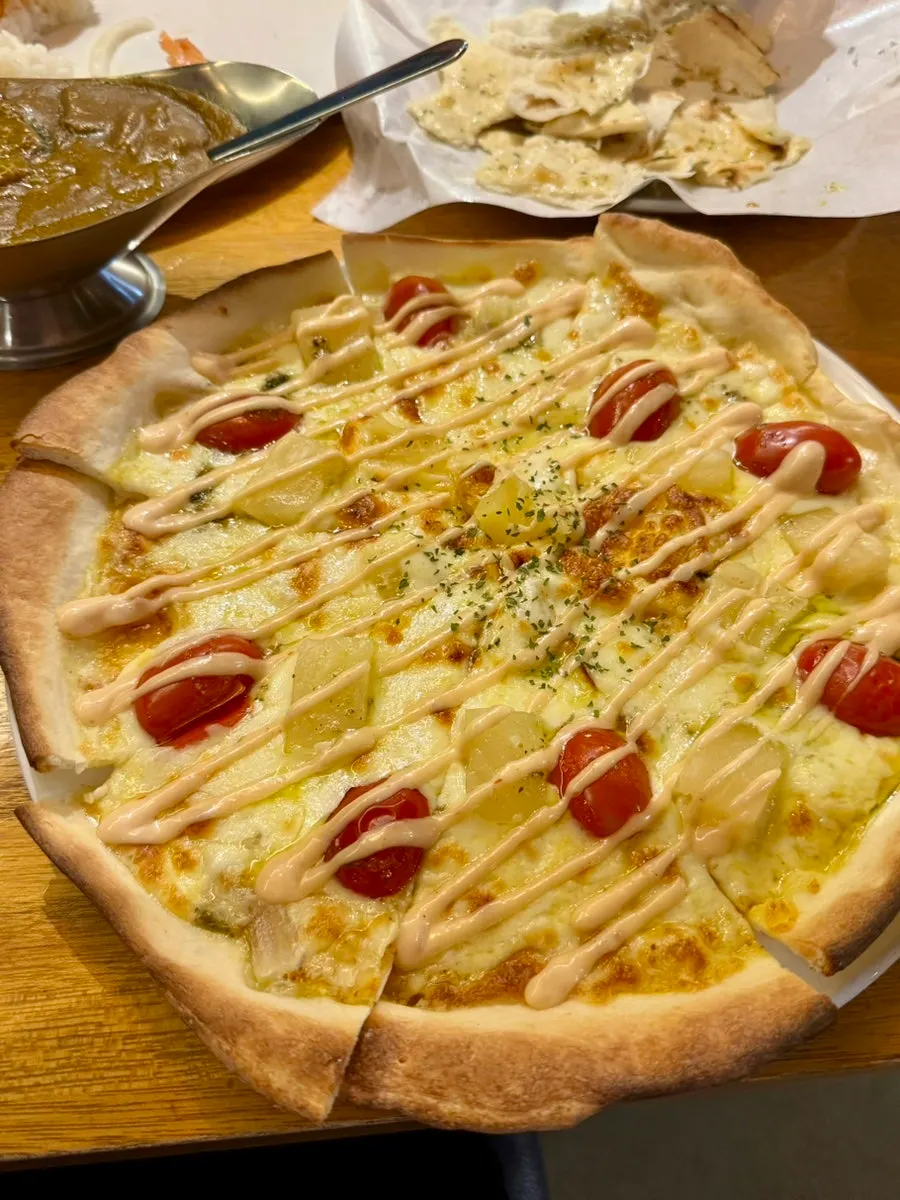 알록달록한 바이올렛 인디아 피자