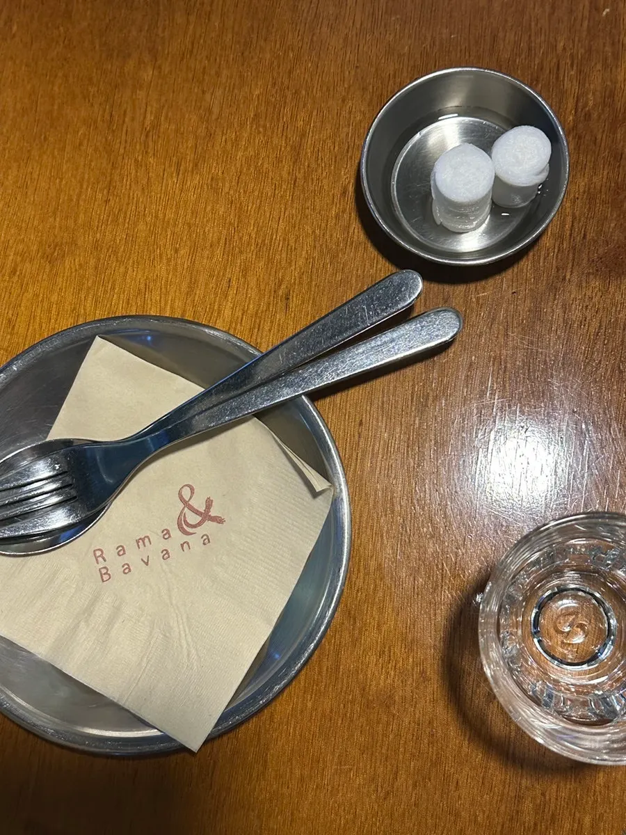 Wet wipes provided with the meal