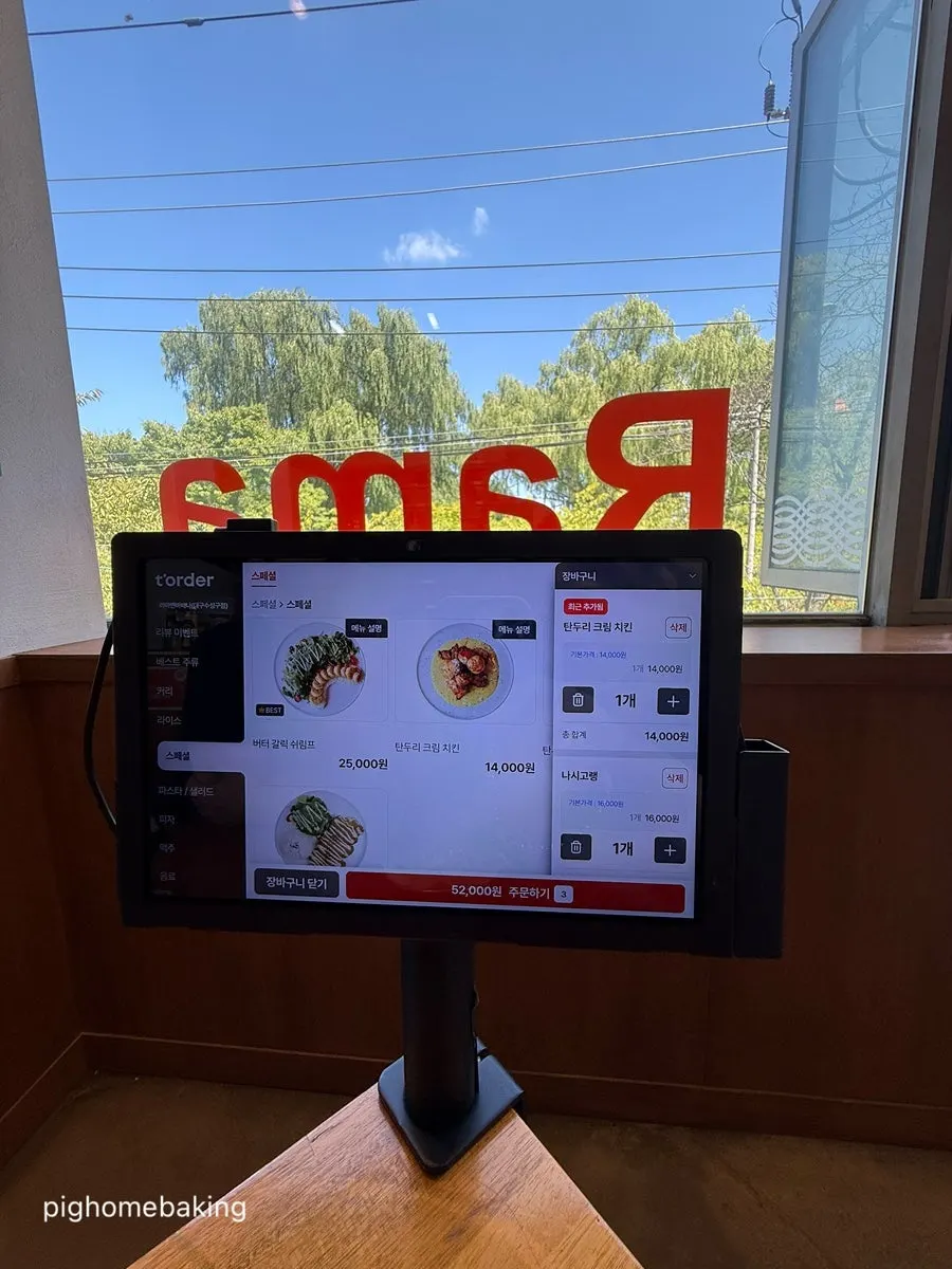 Tablet ordering device mounted at the table