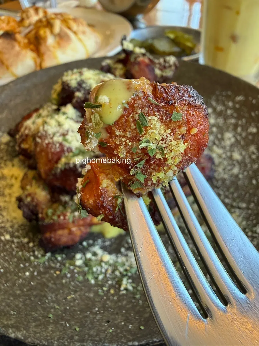 Tandoori cream chicken with dipping sauce