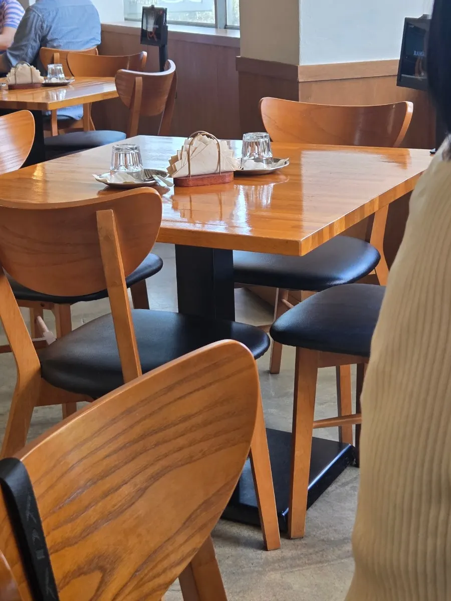 Interior of the second-floor dining space at Rama & Babana Suseong Branch