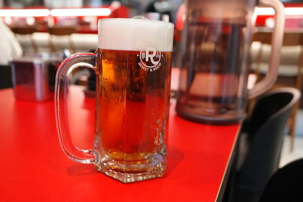 A glass of 2,000 won happy hour draft beer