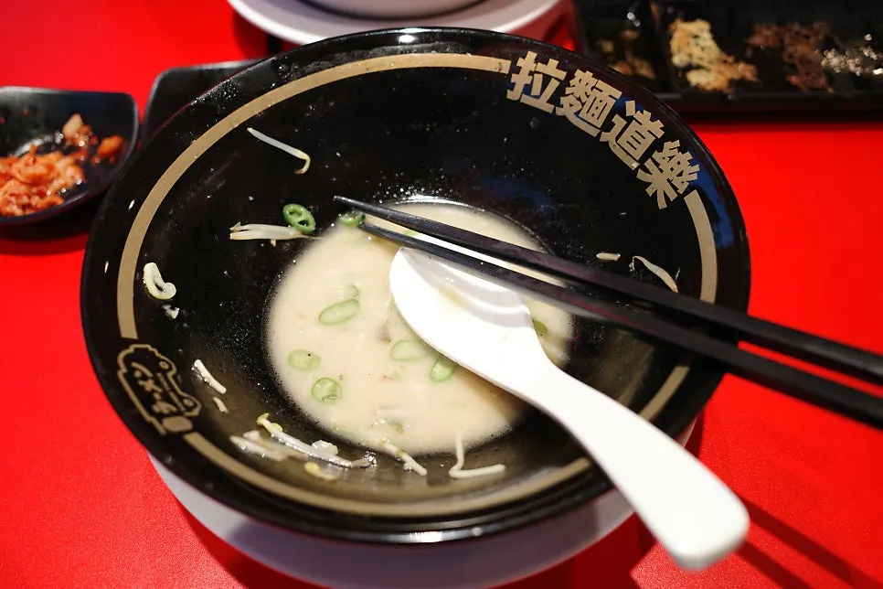 면까지 비워낸 라멘 그릇