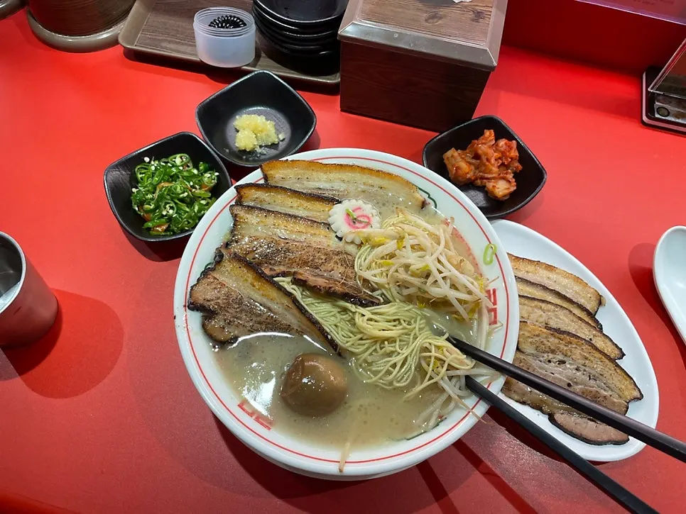 Torch-seared chashu and a soft-boiled tamago