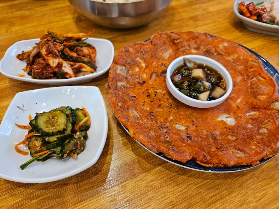 Kalguksu, kongguksu and mini suyuk ordered via the tablet