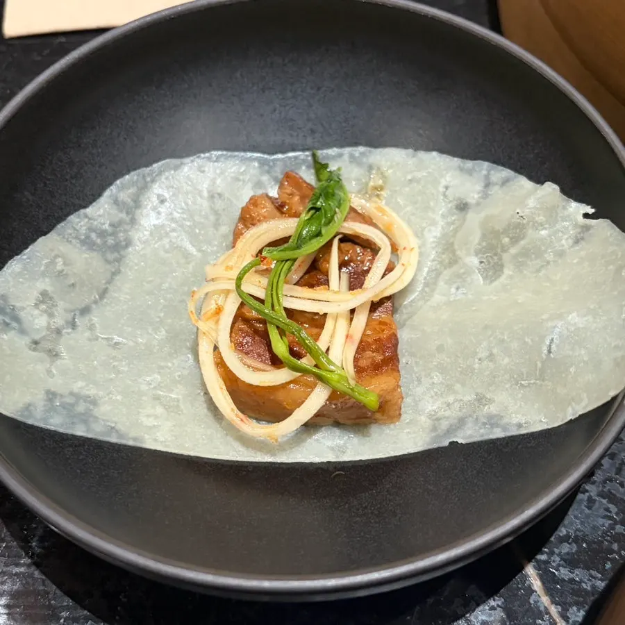 柔らかいトンポーロウの肉のクローズアップ