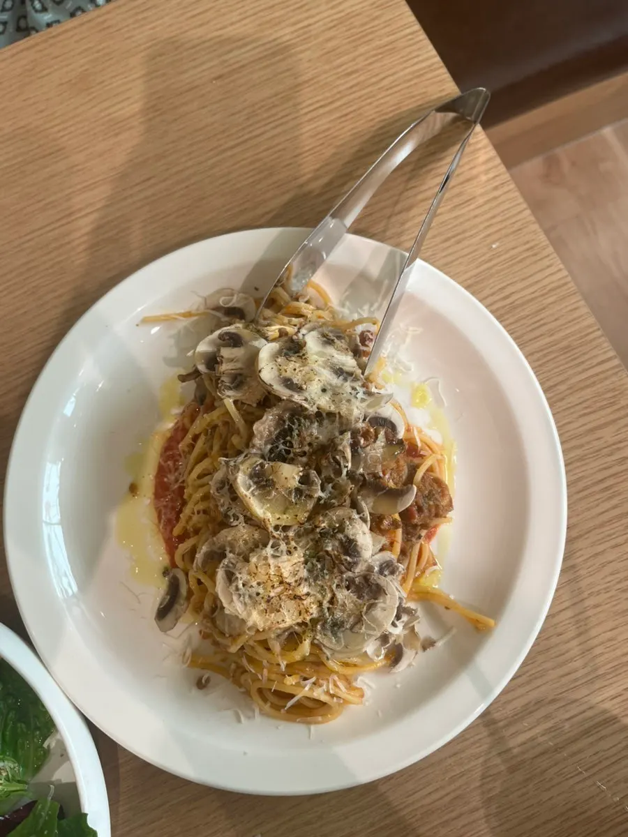 Noodles lifted from the tomato mushroom pasta